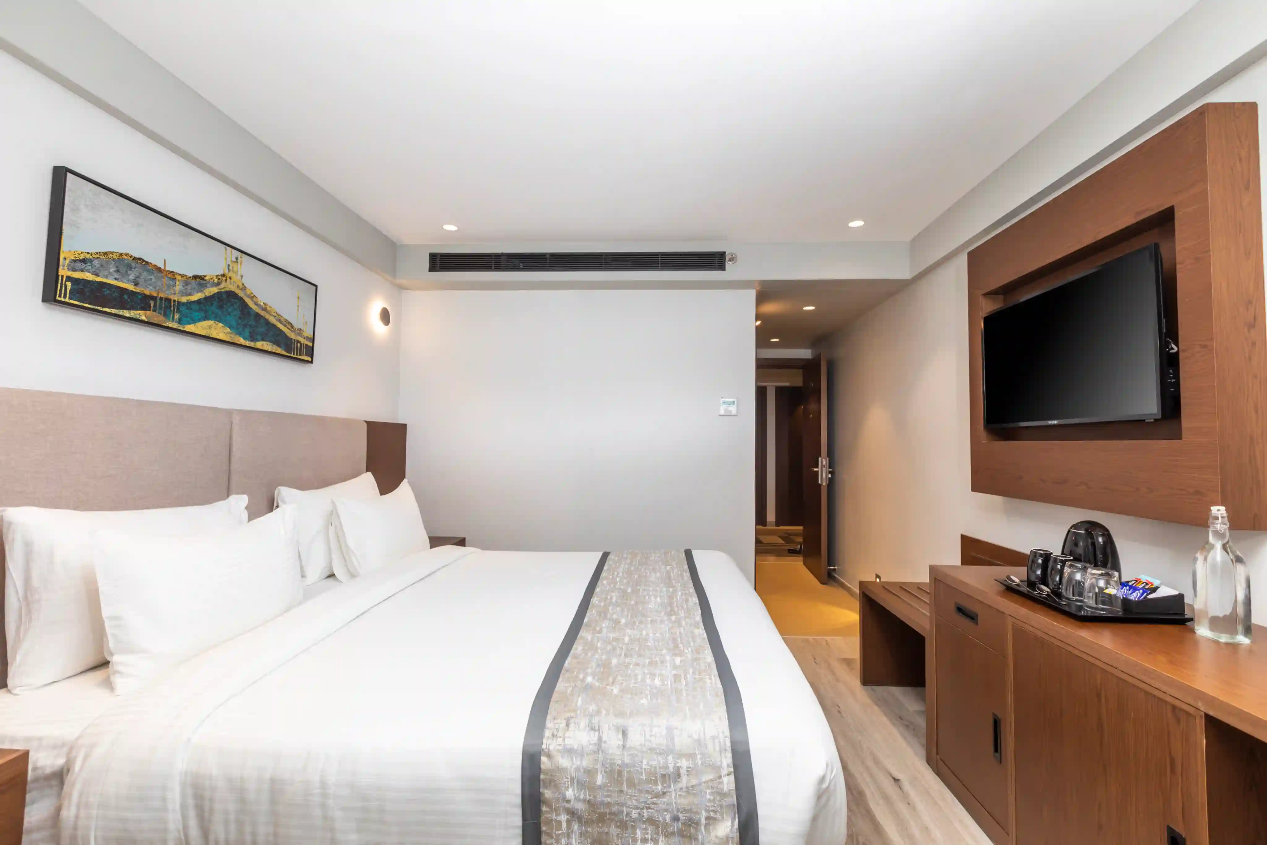  Ramee International Hotel, Surat - Premium King Room - gallery image 2