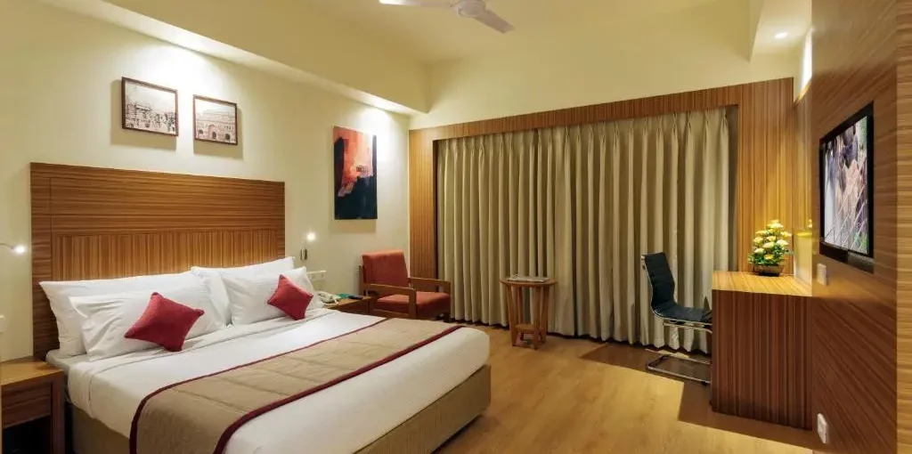 Deluxe Room- 3 Star Hotel in Kolhapur- Ramee Punchshil Hotel