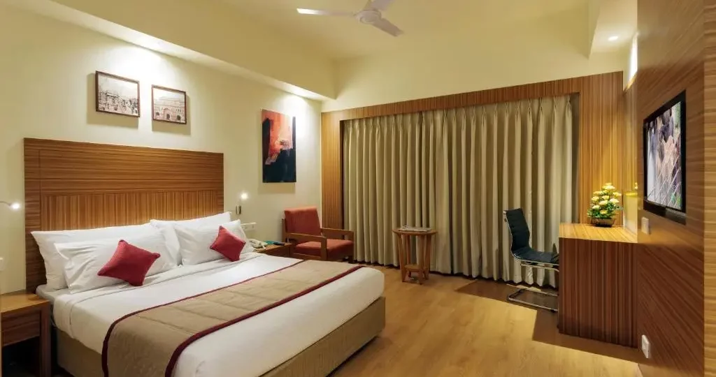 Deluxe Room- 3 Star Hotel in Kolhapur- Ramee Punchshil Hotel
