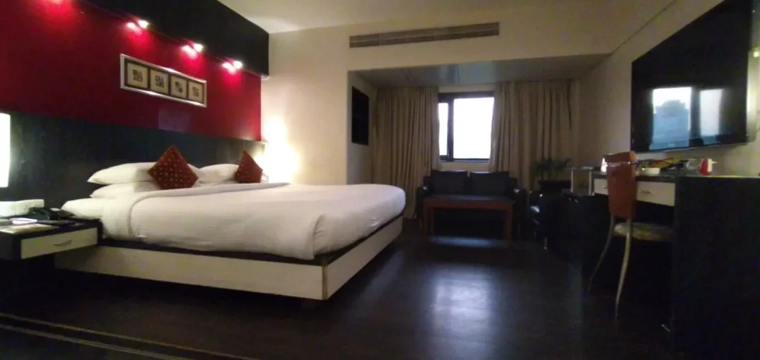 suite-rooms-at-hotel-ramee-guestline-hotel-in-khar-mumbai