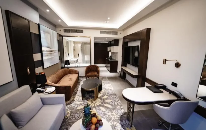 Luxury King Suite with Living Room Canal View