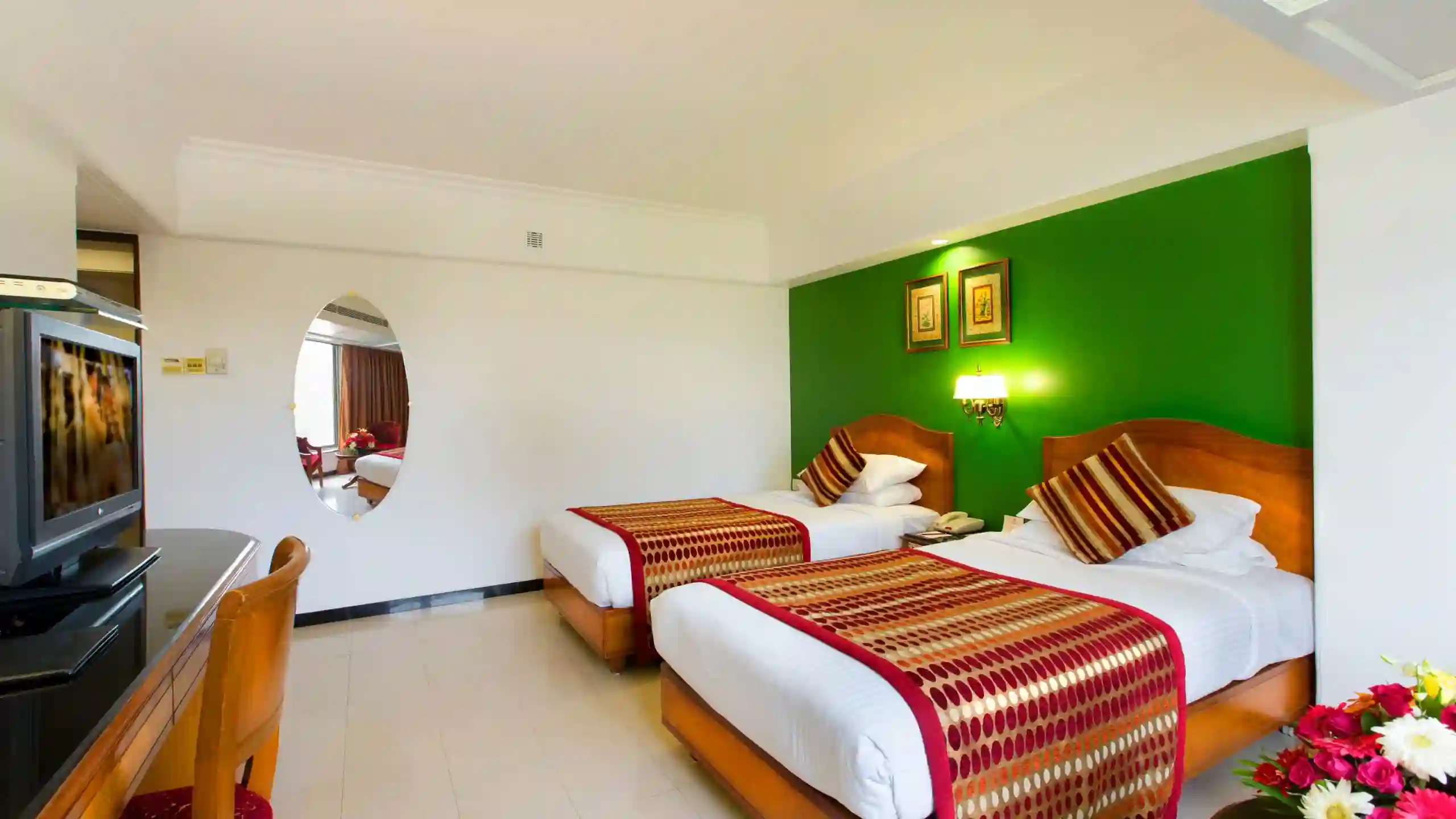Club-room-Hotel in Dadar-Ramee Guestline