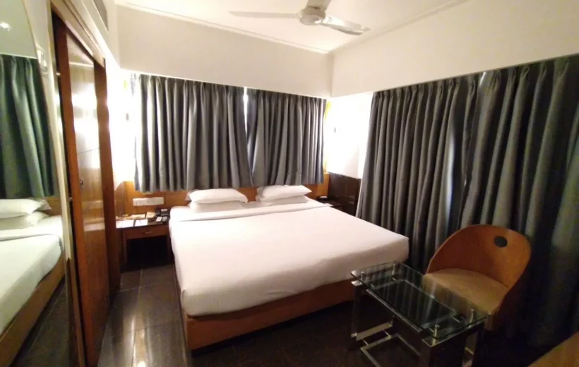 executive-rooms-at-hotel-ramee-guestline-hotel-in-khar-mumbai-1