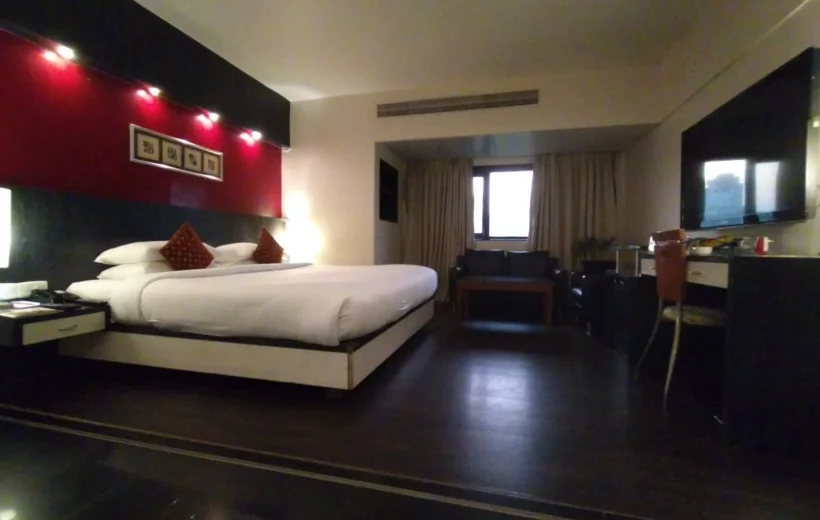 suite-rooms-at-hotel-ramee-guestline-hotel-in-khar-mumbai