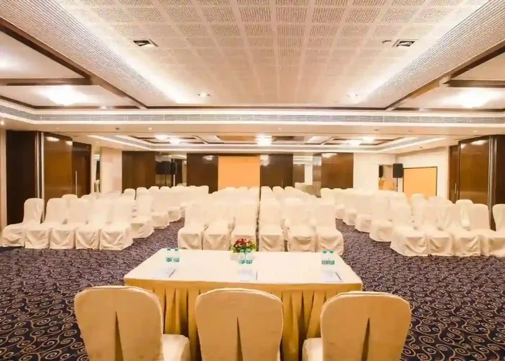 Banquet-Hall-2-at-Hotel-in-Pune-on-Apte-Road-near-Railway-Station (1)